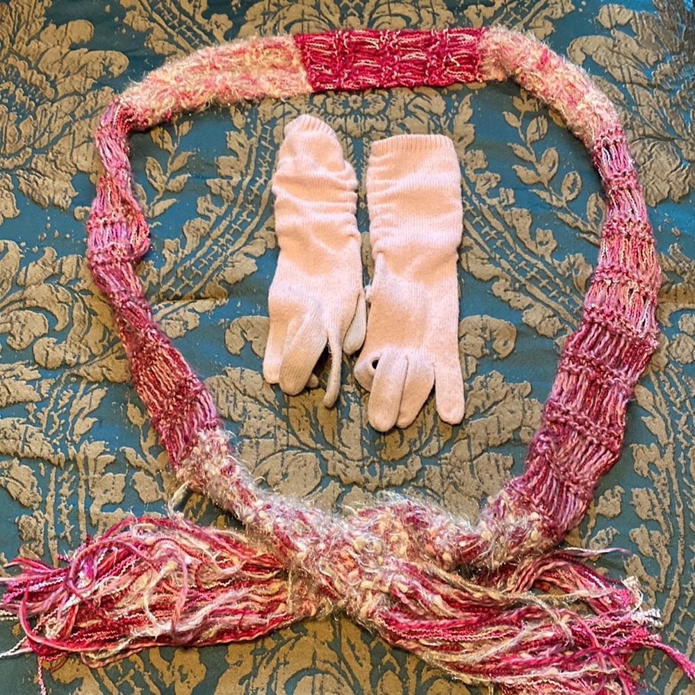 Vintage Candie’s Y2K Glove & Scarf Set